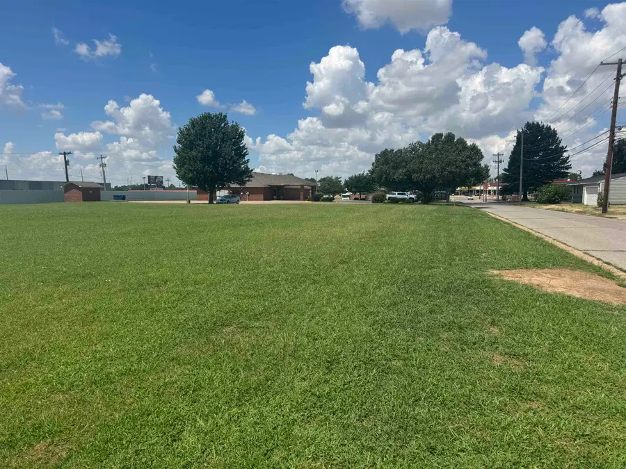 829 W Moore, Enid, OK 73701 - #2