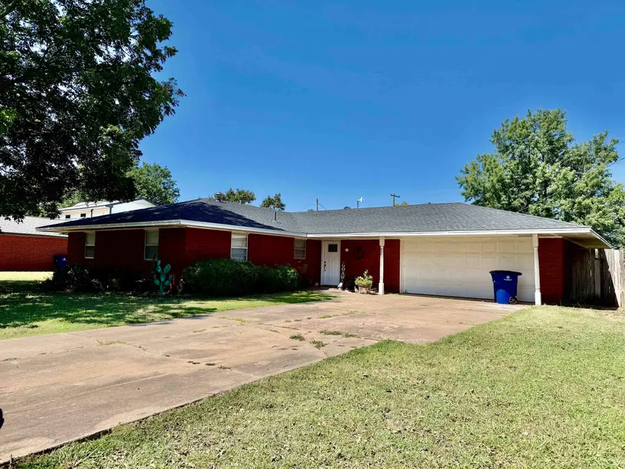 526 Ridgewood St, Enid, OK 73701 - #3