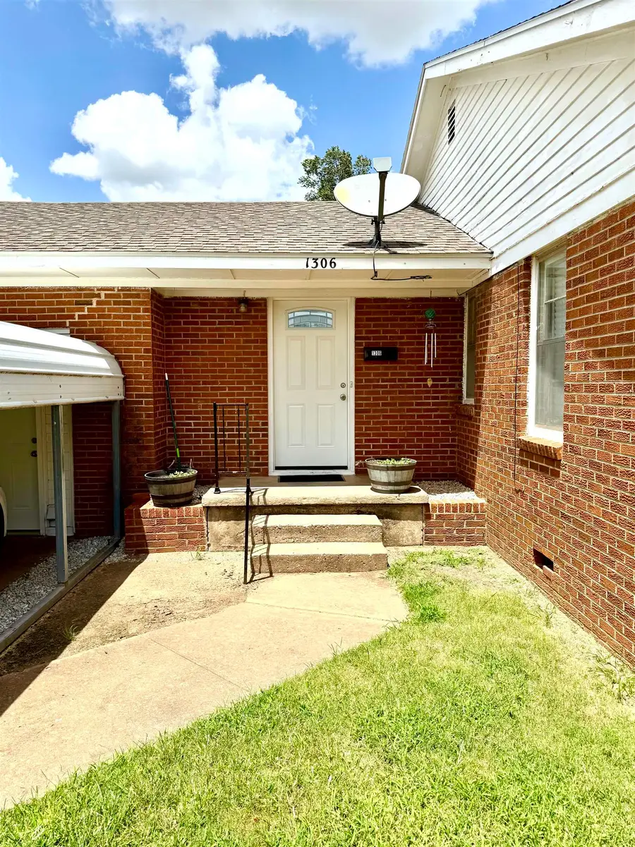 1306 Hite Blvd, Enid, OK 73703 - #2