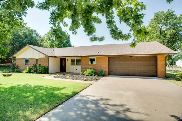 105 Helen Cir, Enid, OK 73703