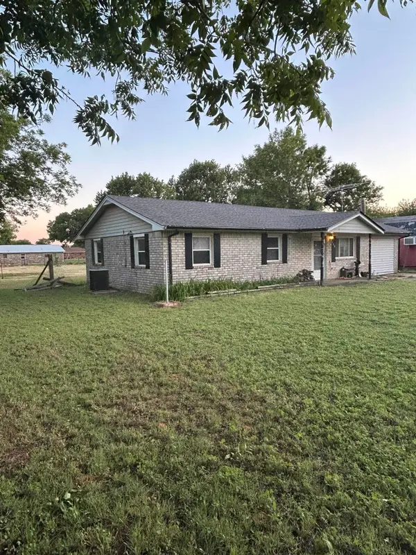 408 Cedar Street, Hennessey, OK 73742