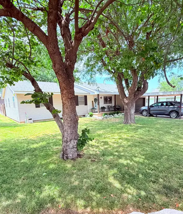 1003 Avenue B, Beaver, OK 73932
