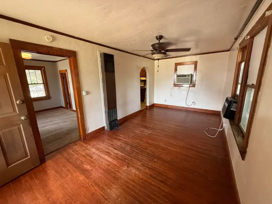 611 7th St, Woodward, OK 73801-1436 - #2