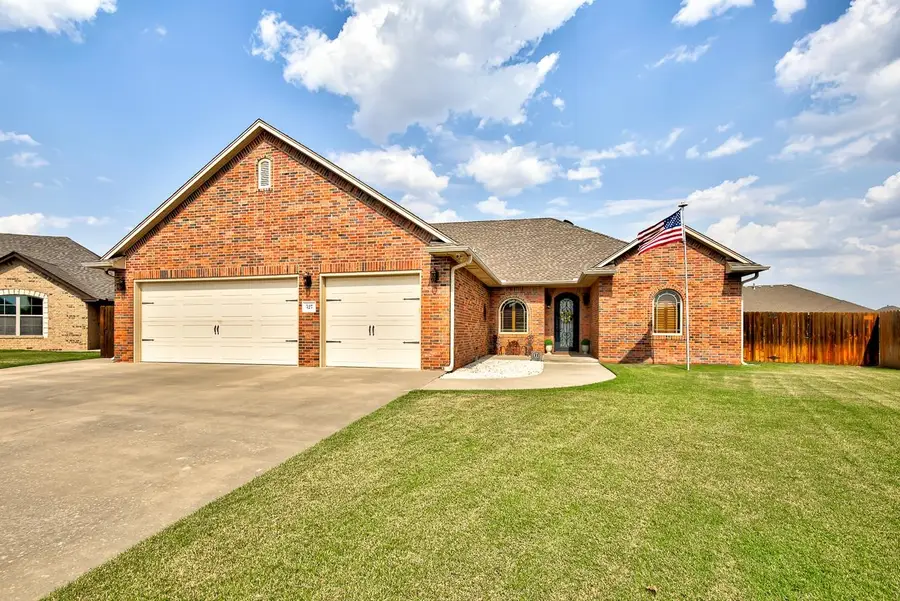 527 Grizzly Ln, Enid, OK 73703 - #2