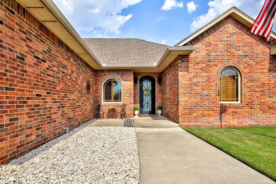 527 Grizzly Ln, Enid, OK 73703 - #3