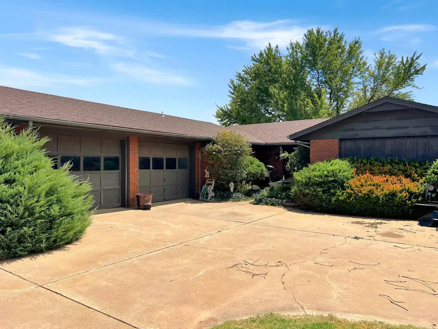 3181 Douglas Ave, Alva, OK 73717 - #3