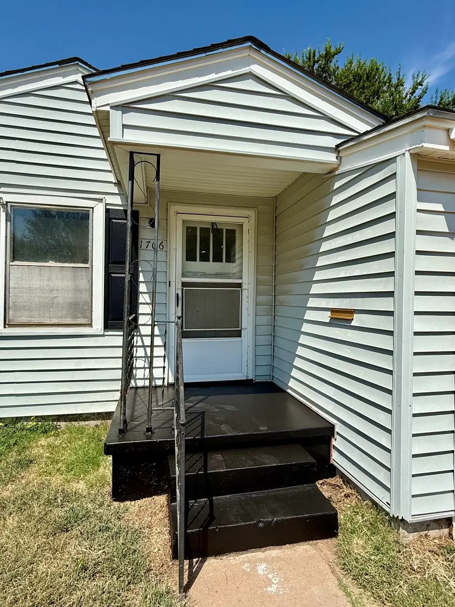 1706 S Hudson Dr, Enid, OK 73703 - #3