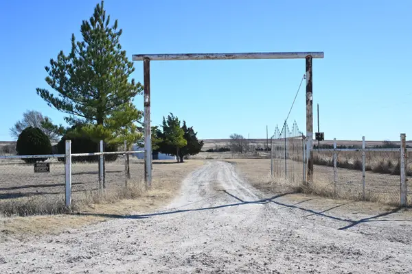52496 S County Road 186, Gage, OK 73843
