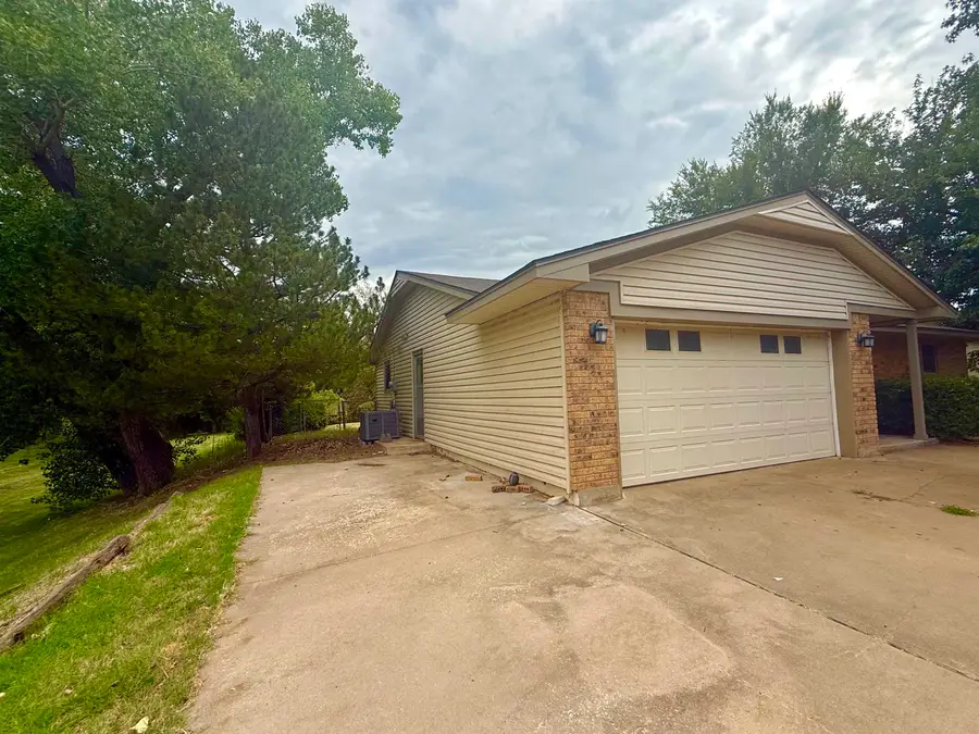 2912 Edgewater, Woodward, OK 73801 - #2