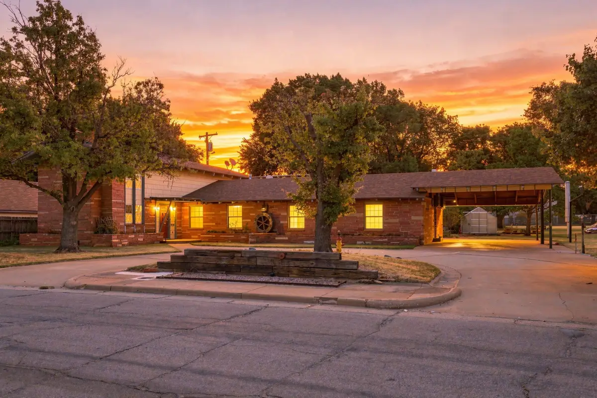 616 4th St, Alva, OK 73717 - #1