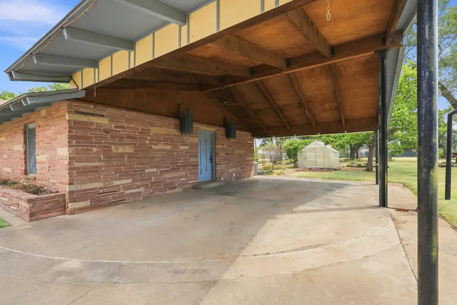 616 4th St, Alva, OK 73717 - #3