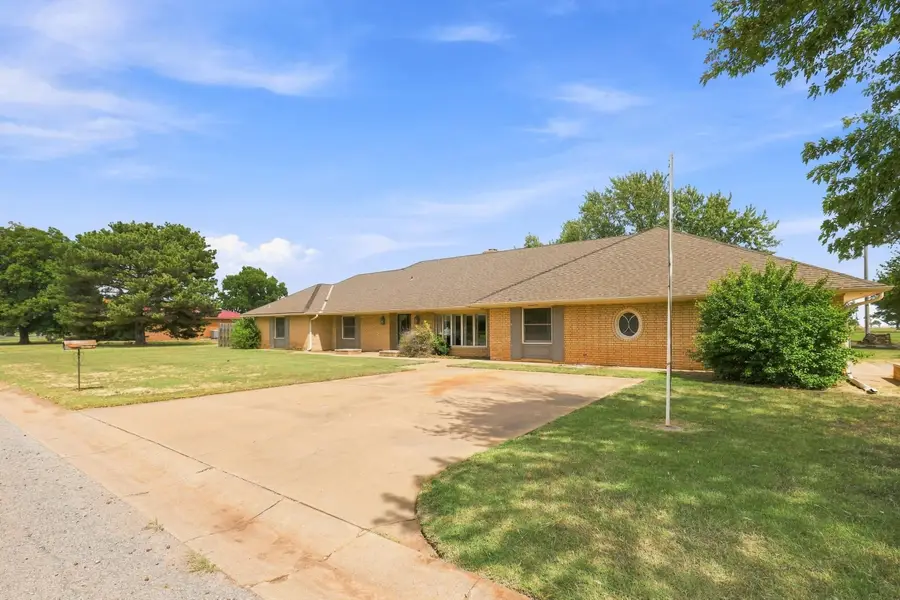 1020 Hadwiger Dr, Cherokee, OK 73717 - #2
