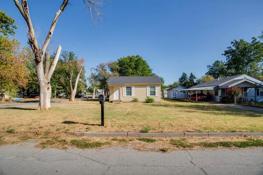 902 E Ash Avenue, Enid, OK 73701 - #2
