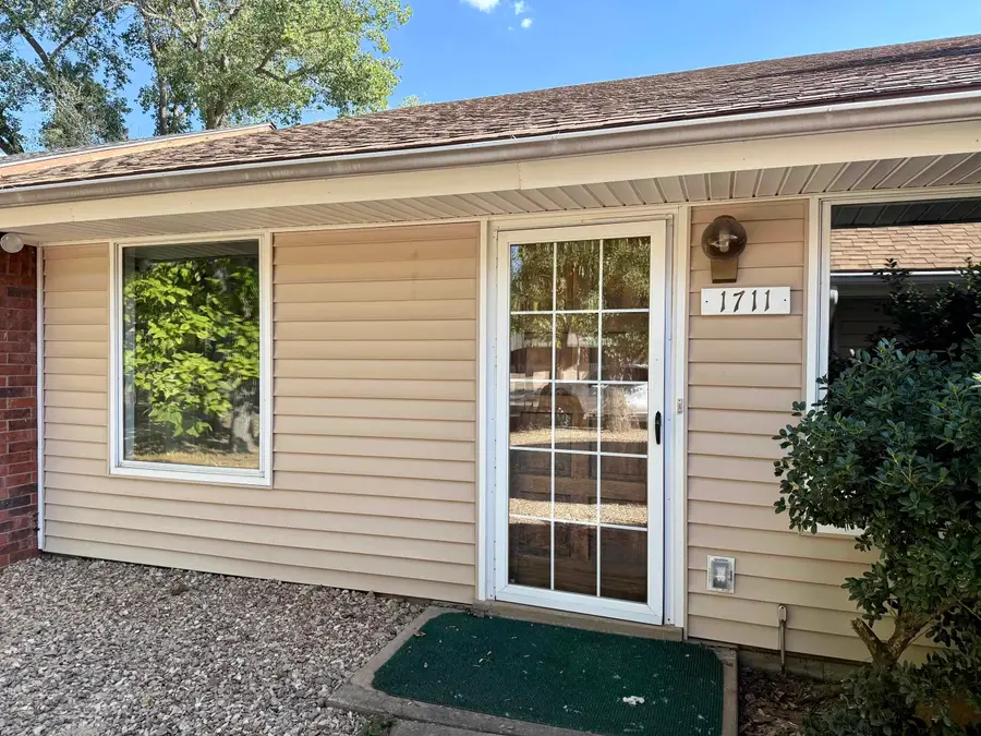 1711 Surrey Ln, Enid, OK 73703 - #2