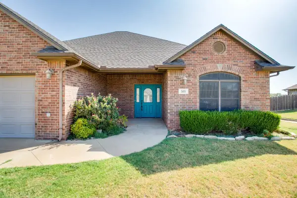 505 Grizzly Ln, Enid, OK 73703