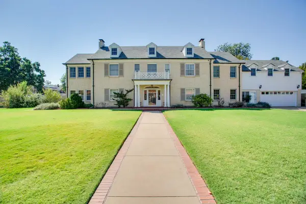 1301 W York Ave, Enid, OK 73703