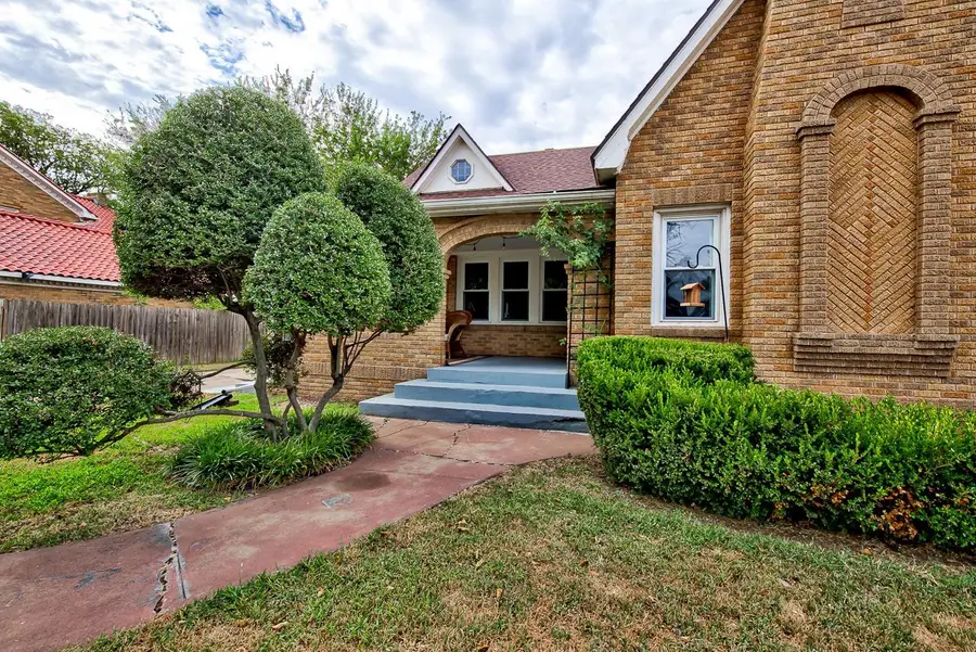 1005 W Indian Dr, Enid, OK 73703 - #3
