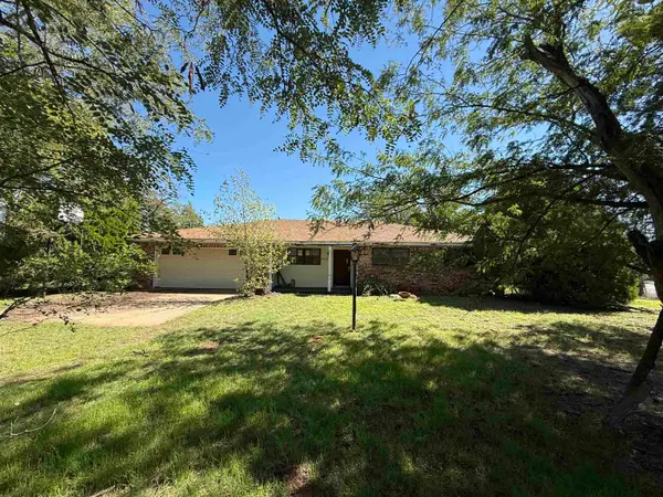4002 1ST, Woodward, OK 73801