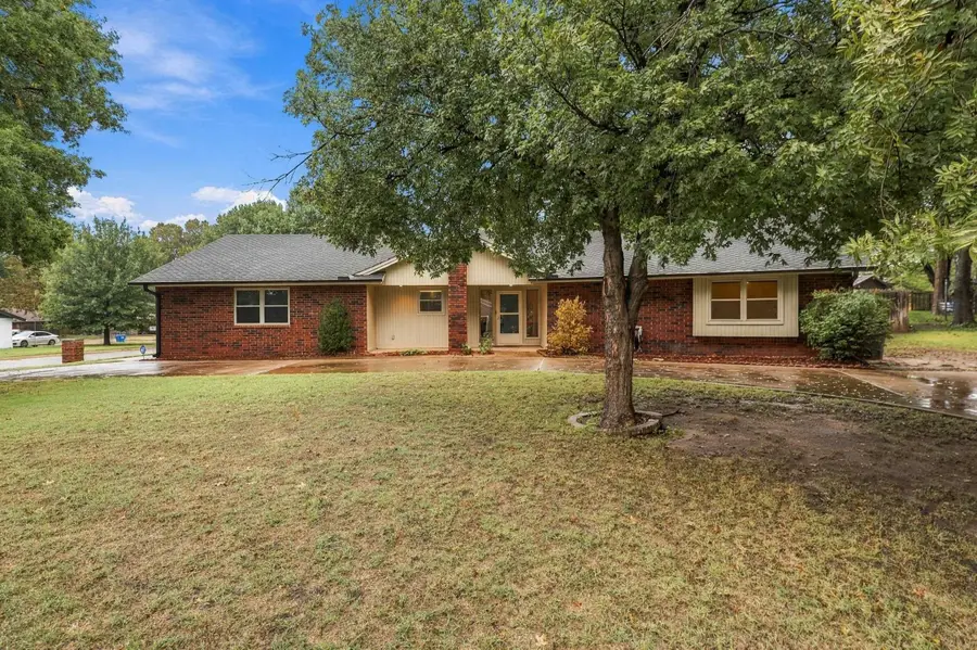 1302 Shady Oaks Place, Enid, OK 73703 - #2