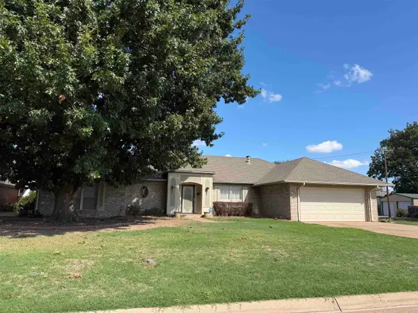 1904 Live Oaks, Enid, OK 73703
