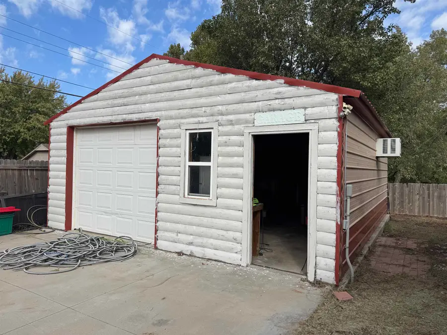 2811 Essex St, Woodward, OK 73801 - #3