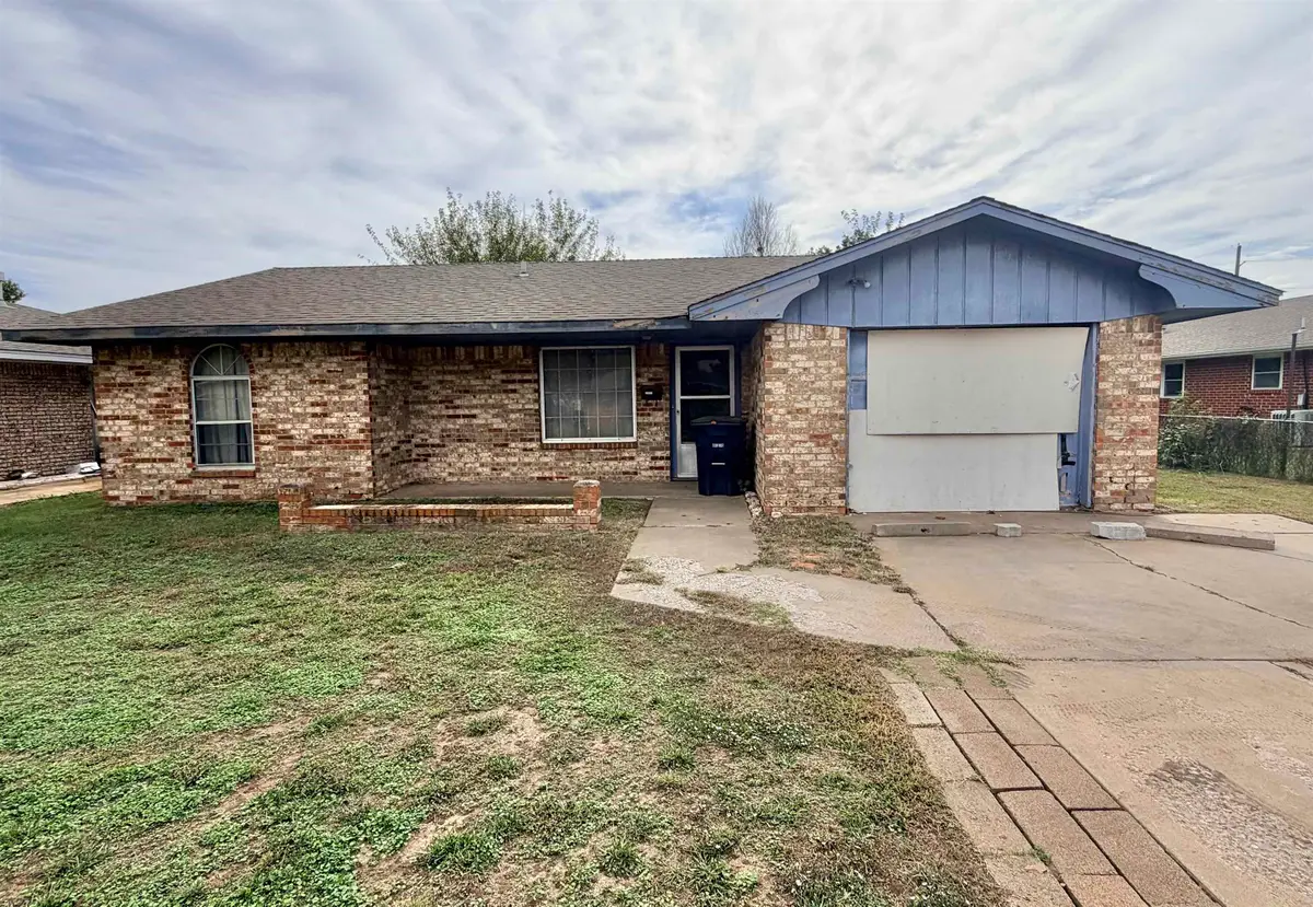 2105 E Locust, Enid, OK 73701 - #1