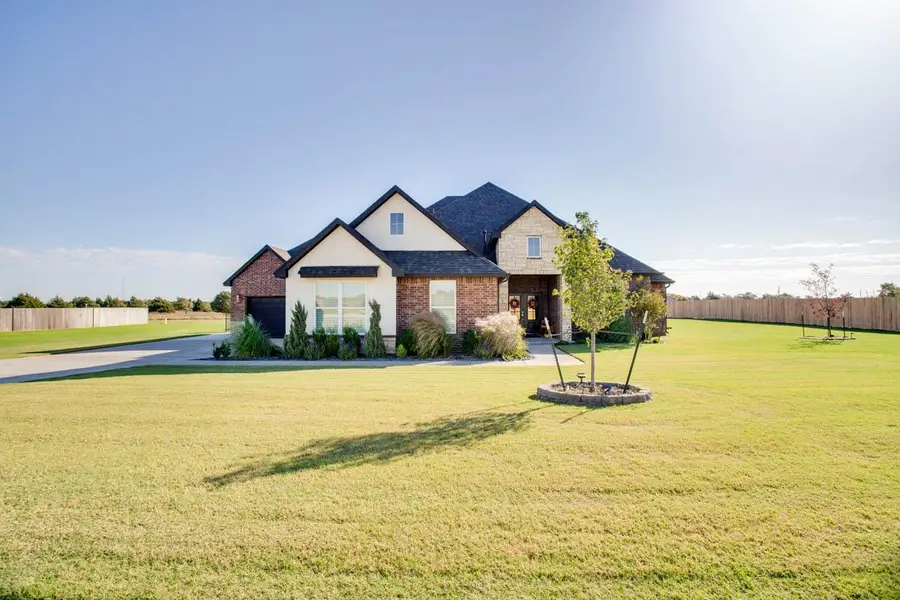 7017 Chisholm Ranch Dr, Enid, OK 73703 - #2