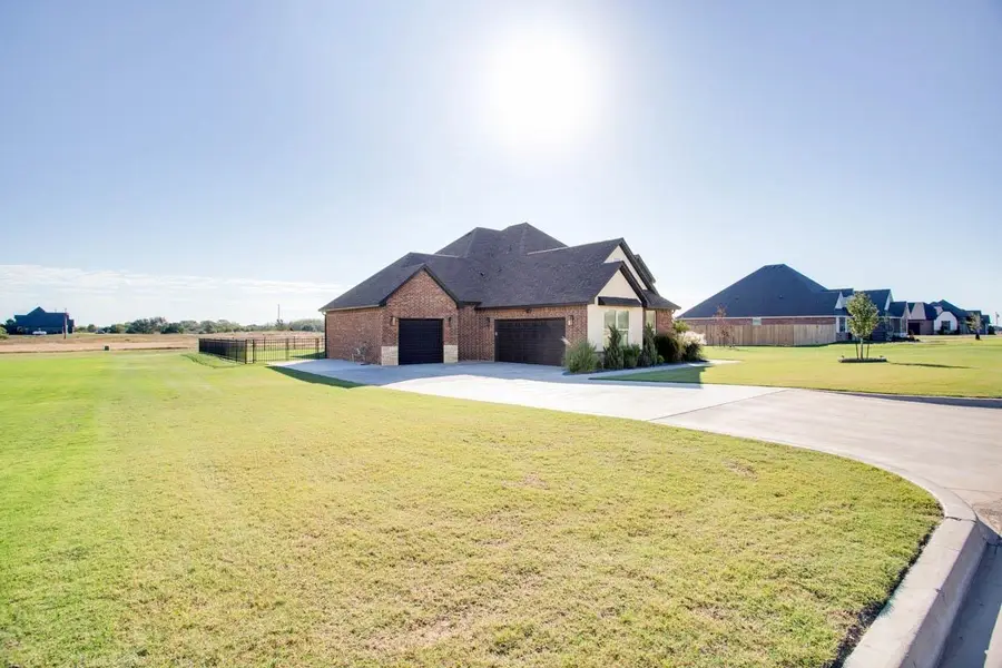 7017 Chisholm Ranch Dr, Enid, OK 73703 - #3