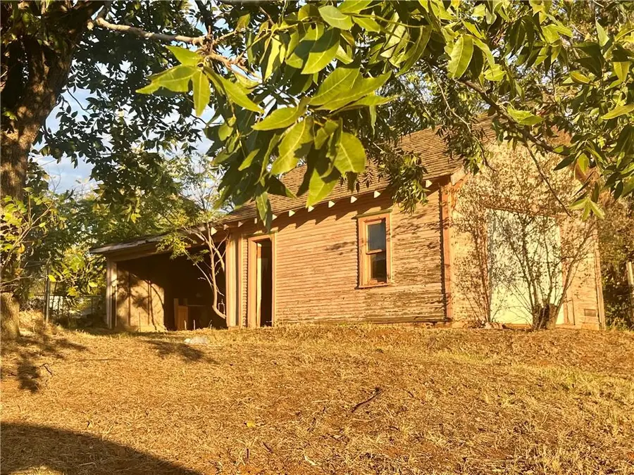 423 E Franklin Avenue, Weatherford, OK 73096 - Image #2