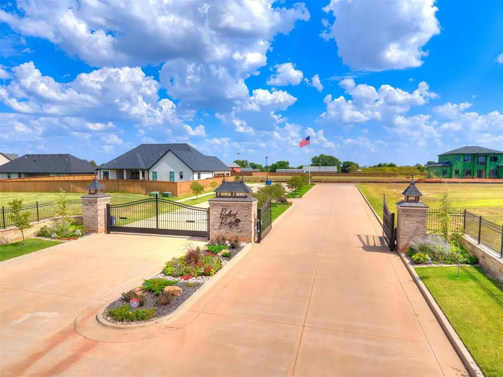 3514 Redbud Drive, Chickasha, OK 73018 - Image #1