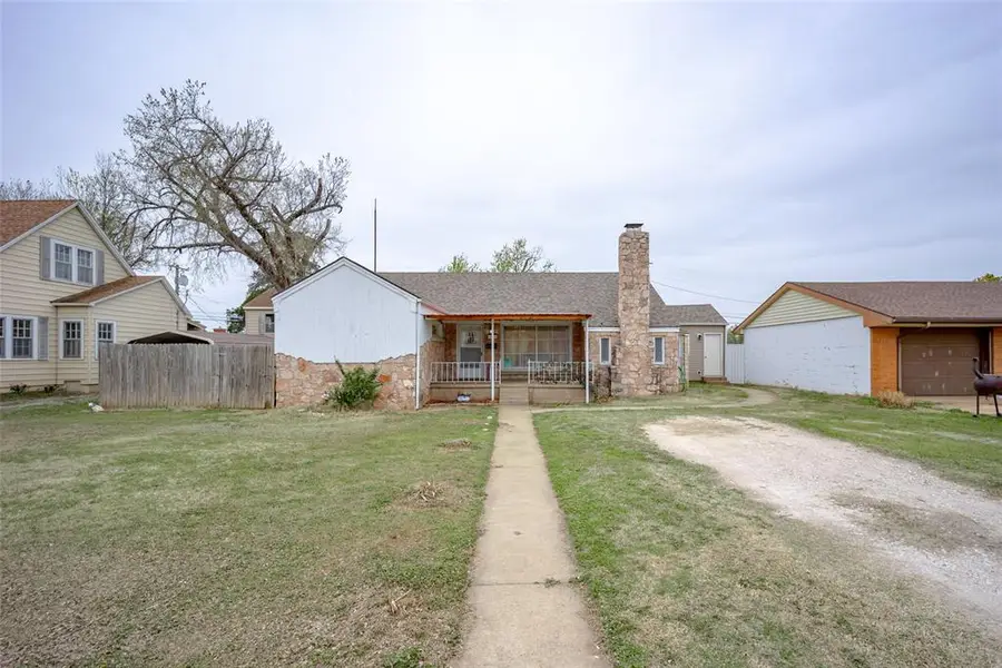 1009 N Noble Avenue, Watonga, OK 73772 - #2