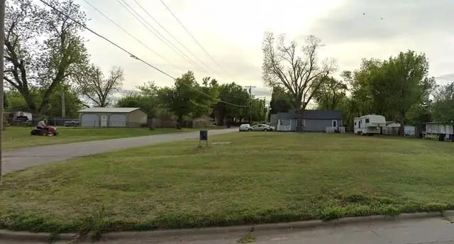928 S 6th Street, Chickasha, OK 73018 - #1