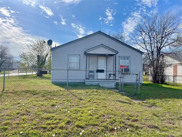 604 N 3rd Street, Clinton, OK 73601