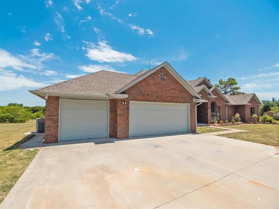 116 E Cedar Drive, Tuttle, OK 73089 - Image #3