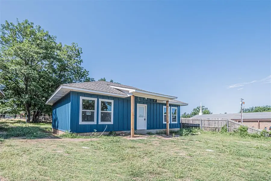 2014 Willow Place, Blackwell, OK 74631 - Image #2