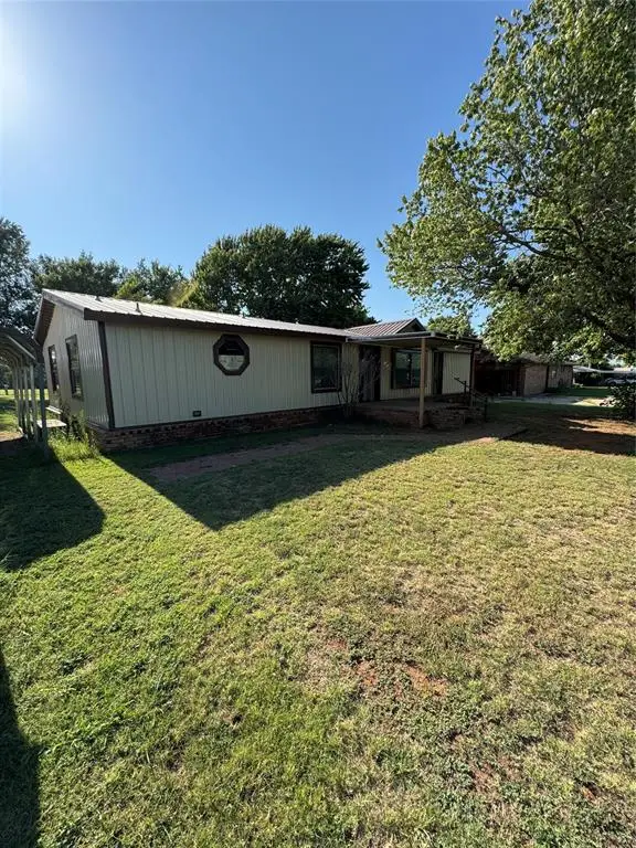 501 N Cedar Street, Seiling, OK 73663 - Image #1