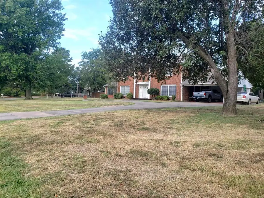 304 Country Club Drive, Holdenville, OK 74848 - Image #3