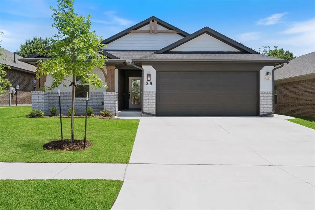 318 Park Lane, Harrah, OK 73045 - Image #1