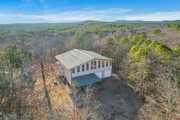 955 Hidden Oaks Trail, Broken Bow, OK 74728
