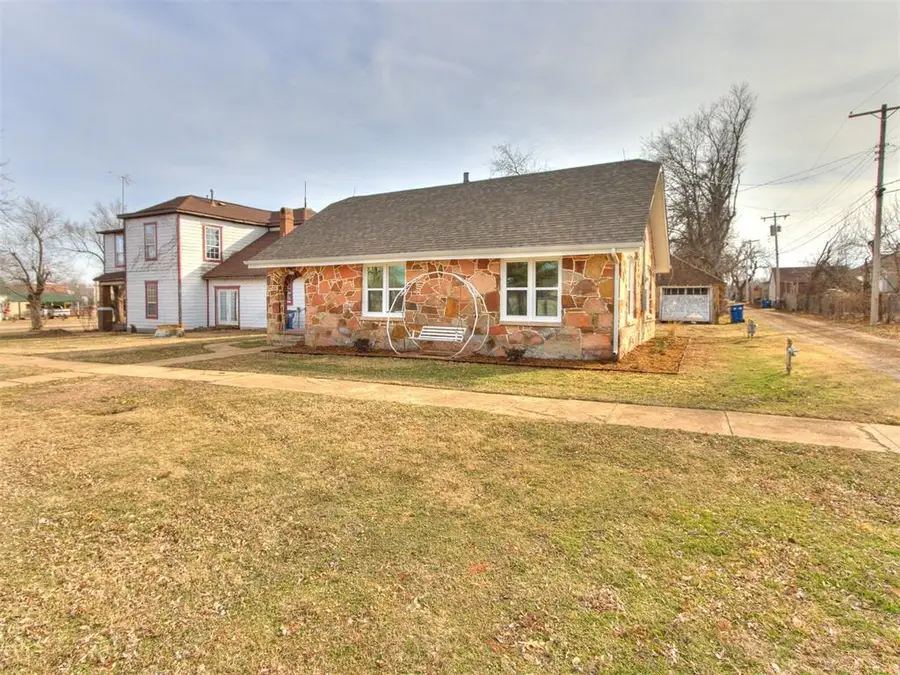 209 E Don Blanding Avenue, Kingfisher, OK 73750 - Image #2