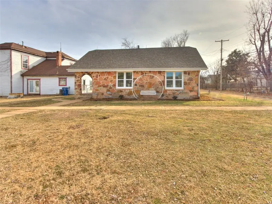 209 E Don Blanding Avenue, Kingfisher, OK 73750 - Image #3