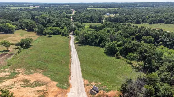 7531 Redbud Trail, Guthrie, OK 73044