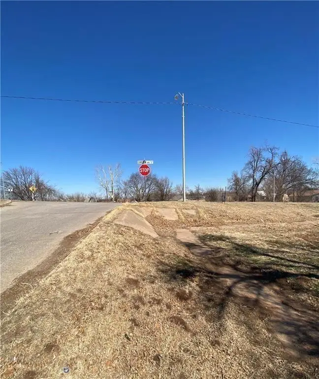 1121 W Choctaw Avenue, Chickasha, OK 73018 - Image #1
