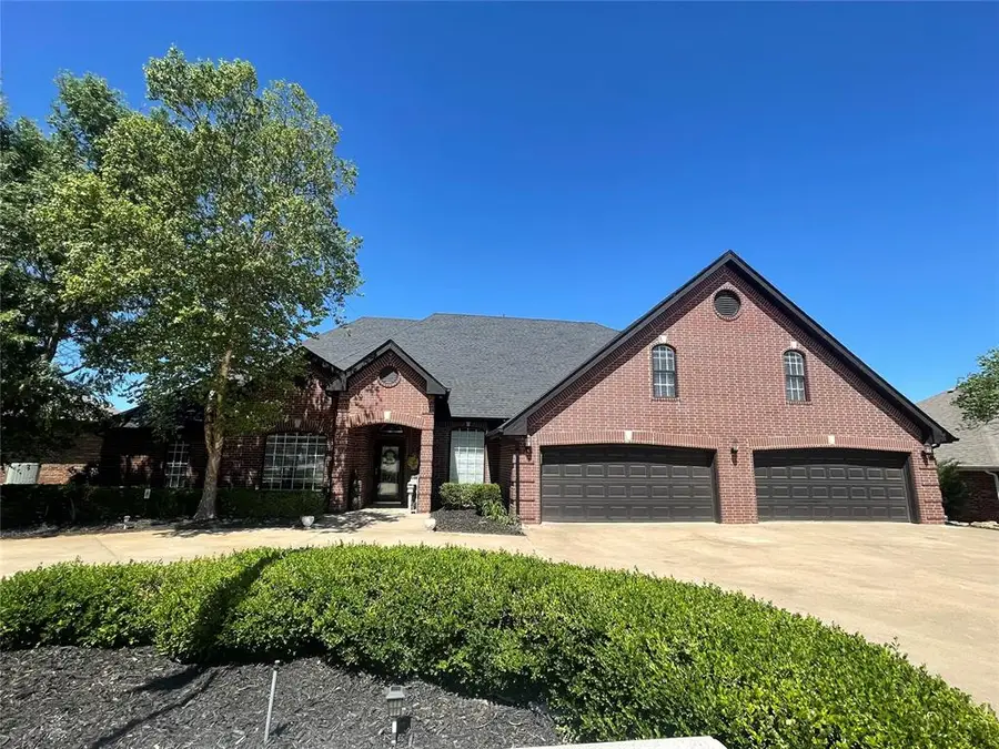 2210 Lakewood Drive, Chickasha, OK 73018 - Image #2