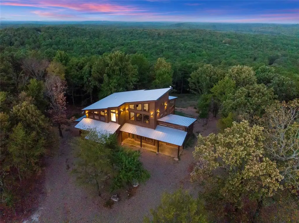 429 Woodland Bluff Trail, Broken Bow, OK 74728 - Image #1