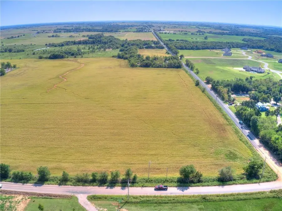 300 S Richland Road, Yukon, OK 73099 - Image #2