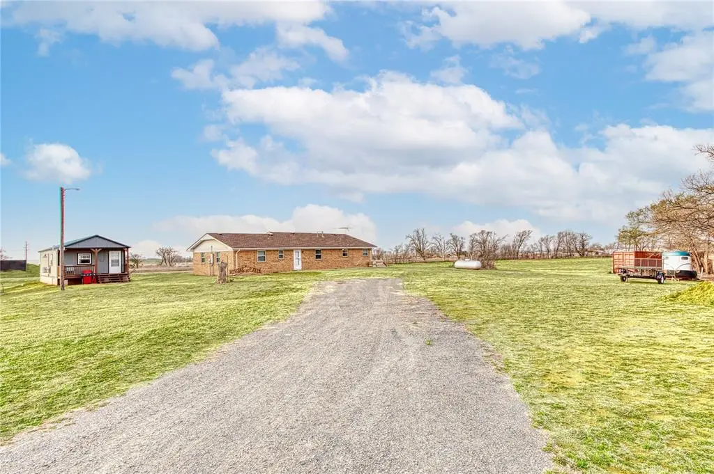 19366 E 1130 Road, Elk City, OK 73644 - Image #1
