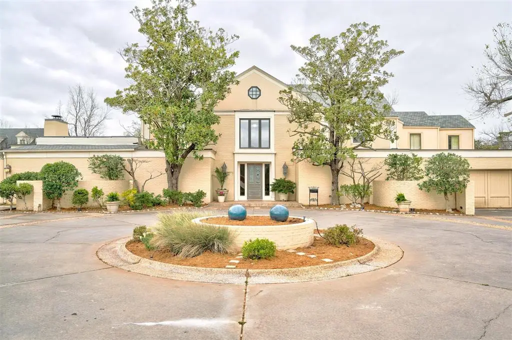 6805 Avondale Drive, Nichols Hills, OK 73116 - Image #1