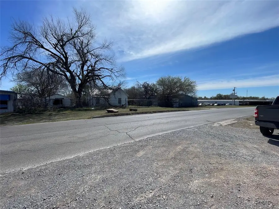 1009 S 3rd Street, Chickasha, OK 73059 - Image #2