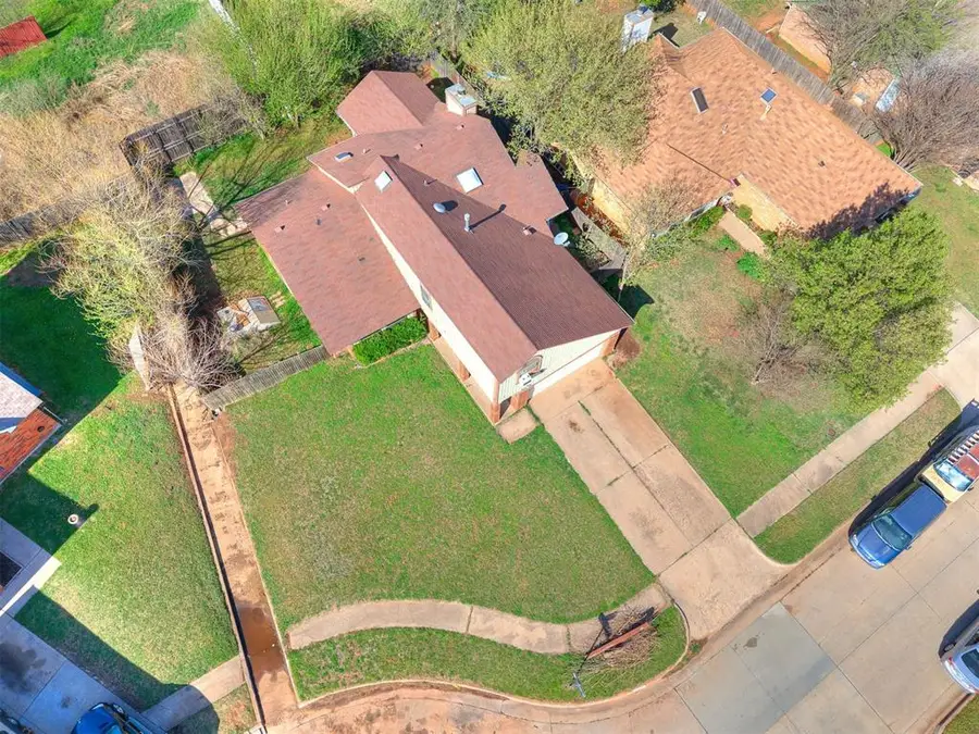 2105 NE 11th Street, Moore, OK 73160 - Image #2